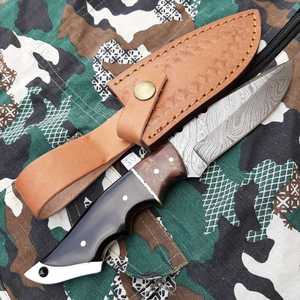 Cuchillo de Caza Hecho a Mano de Acero Inoxidable con Mango de Lámina y Funda de Cuero Fino, Cuchillo de Supervivencia - Product Image 1