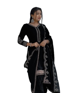Traje Salwar de terciopelo de viscosa pesada de último diseñador con trabajo de secuencia bordada por Fab Zone Indian & Pakistani Clothing - Product Image 1