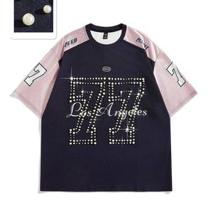 เสื้อยืดผู้ชายประดับมุกโอเวอร์ไซส์สตรีทแวร์ผ้าฝ้ายผสมสีกรมท่าสีชมพูคอนทราสต์แพนเนล Y2K กราฟิกเสื้อฟุตบอลอเมริกัน - Product Image 1