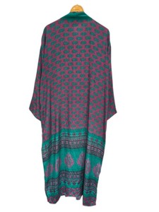 Robe kimono d'été faite à la main en soie patchwork grande taille, style sari indien vintage en tissu recyclé, tenue de nuit longue et ample - Product Image 6