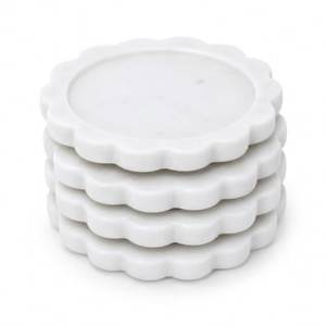 ชุดจานรองแก้วเซรามิกขอบหยักสีขาว 4 ชิ้น ดีไซน์มินิมอล ใช้ซ้ำได้ - Product Image 1