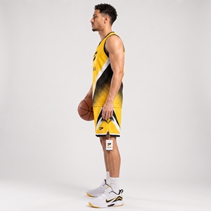 Comodidad para entrenamiento y competición. Uniforme de baloncesto de alta calidad que ofrece ajuste flexible, control de humedad y calidad superior. - Product Image 3