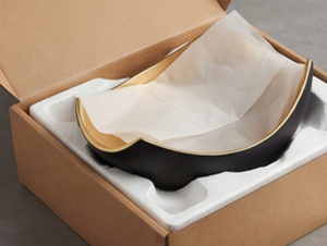Bol décoratif en métal noir et or artistique avec une forme unique en demi-lune, idéal pour la décoration élégante de la maison et du bureau - Product Image 6