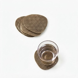 Ensemble de 4 dessous-de-verre en cuivre tissé de luxe, carrés, en métal texturé, pour bar, décoration de table basse - Product Image 4