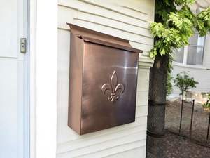 Diseño clásico, artesanía premium en latón y cobre. Haga que su entrada sea inolvidable con un hermoso buzón de cobre y latón. - Product Image 3