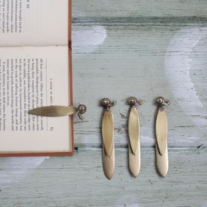 Marcapáginas Creativo de Cobre con Diseño de Flor, Hecho a Mano, Duradero, Elegante Accesorio para Libros, Regalo para Lectores, Estudiantes y Oficina - Product Image 1