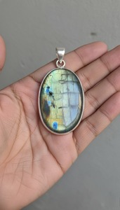 Pendentif certifié en labradorite naturelle et argent tibétain, motif ailes religieuses chrétiennes, breloque de mode pour femme, mariage et fiançailles - Product Image 6