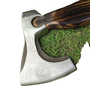 Hache viking artisanale sur mesure Thewizcrafts, tête en acier à haute teneur en carbone, manche en bois de frêne, étui en cuir, symboles nordiques - Product Image 5