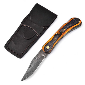 มีดพับดามัสกัสทำมือ มีดพกแบบกำหนดเองพร้อมด้ามไม้เผา มีดพับ EDC สำหรับกิจกรรมกลางแจ้ง ขายส่ง - Product Image 1