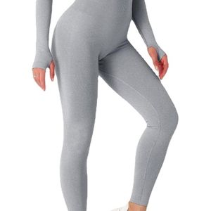 Ensemble Athlétique Haute Performance : Haut Sans Coutures à Manches Longues et Legging de Fitness Taille Haute Gris - Product Image 4