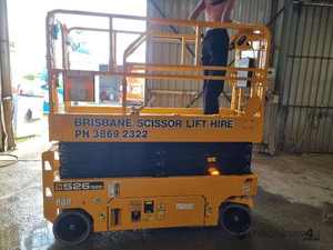 Chariot élévateur à ciseaux électrique JCB S2632E 8m 4x4, transpalette/empileur motorisé, adaptabilité tout-terrain, capable de fonctionnement hors route - Product Image 5