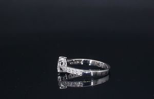 Anillo de Diamante Cultivado en Laboratorio de 1 Quilate, Oro Blanco de 14K, Corte Redondo, Solitario con Piedras Laterales, Elegante Joya de Compromiso para Mujer - Product Image 3