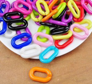 Chaîne longue massive en résine, maillons grands et creux, style moderne, mélange de couleurs, punk, multi-pièces, artisanale, pour décoration d'anniversaire et de maison - Product Image 3