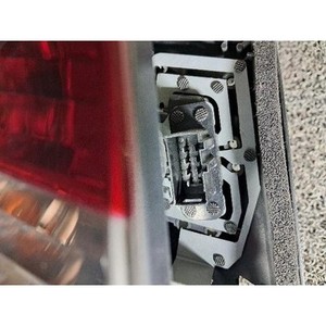 Feu arrière gauche d'origine d'occasion pour BMW Série 3 E46 2000-2006 (6910531) - Product Image 5