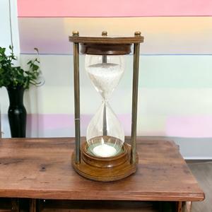 Reloj de Arena de Madera, Latón y Vidrio de 5 Minutos, Ligero con Diseño Clásico Elegante para Escritorio, Oficina, Estudio y Decoración - Product Image 4