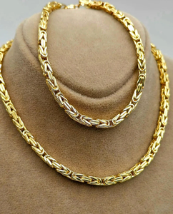 Collar Clásico de Cadena Figaro Chapado en Oro de 14K, Joyería Unisex para Uso Diario - Product Image 3