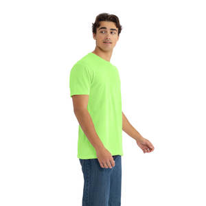 T-shirt léger à séchage rapide en jersey CVC Tultex 602CVC 100 % coton de qualité supérieure vert fluo pour homme de la marque Level Apparel - Product Image 3