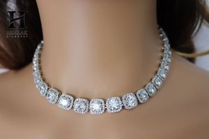 Collier ras du cou personnalisé en or blanc 18 carats avec diamant rond, diamant de laboratoire VVS taille coussin, halo, collier statement Riviera, bijoux de mariage - Product Image 1