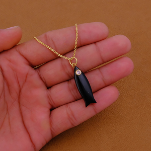 Collier Poisson en Onyx Noir - Pendentif plaqué or sculpté à la main avec œil de poisson en zircon - Cadeau - Product Image 1
