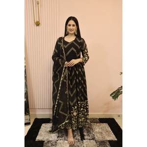 TRENDING GEORGETTE BORDADO SECUENCIA BATA DE TRABAJO FONDO CON DUPATTA NEGRO - Product Image 1