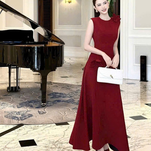Robe longue élégante en soie unie pour femme, à manches courtes, alliant parfaitement élégance, confort et polyvalence pour toutes les occasions. - Product Image 1