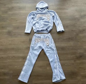 Conjunto de chándal de felpa francesa personalizado de dos piezas para hombre: sudadera oversize con cremallera lateral en el puño y pantalón acampanado - Product Image 3