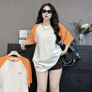 T-shirt mignon Mickey pour femmes - Tissu en coton doux et respirant, style décontracté, parfait à porter avec des jeans, des jupes ou des shorts - Product Image 2