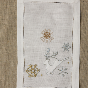 Elegante servilleta bordada, reutilizable y resistente, agrega encanto a bodas, cenas elegantes y decoración rústica. - Product Image 1