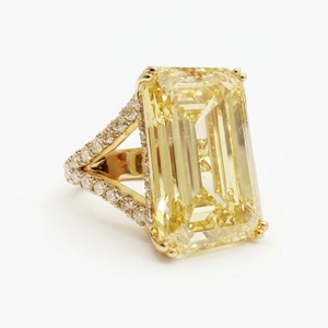 Anillo de Diamante Amarillo con Corte Esmeralda, Joyería de Oro de 14K, Anillo de Compromiso de Lujo Hecho a Medida - Product Image 3