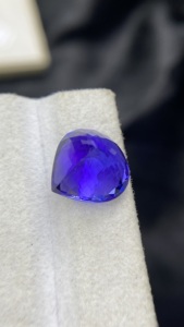 Pierre de Tanzanite Naturelle Certifiée, Couleur Bleu Royal Riche, Coupe Cœur, avec Zoisite Naturelle d'Excellente Couleur, 8,85 Carats, Propre à la Loupe - Product Image 5