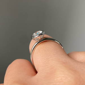 แหวนหมั้นเพชรทรงรี 2 กะรัต เพชรเลี้ยงในห้องปฏิบัติการ ตัวเรือนทอง 14K ประดับเพชรเม็ดเดี่ยว รับรองโดย IGI เครื่องประดับเจ้าสาวที่ผลิตขึ้นอย่างยั่งยืน - Product Image 4