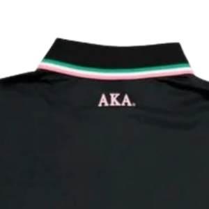 Polo Deportivo AKA Performance para Mujer, con Cresta Bordada, Manga Corta, Cuello Camisero, en Negro, Verde y Rosa - Product Image 2