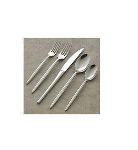 Juego de cubiertos de acero inoxidable de alta gama con acabado espejo, utensilios de comedor duraderos y resistentes al óxido, perfectos para la mesa de la cocina. - Product Image 1