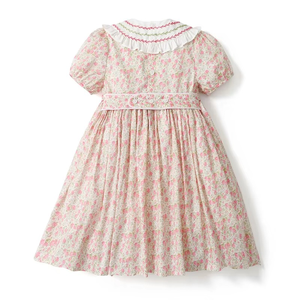 Robe florale pour enfants en coton brodé à la main avec imprimé Liberty d'été personnalisé, vêtements smockés pour bébés, vêtements smockés pour fillettes - Product Image 2