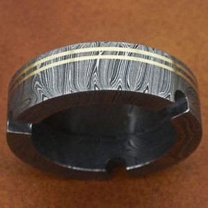 Cenicero de Acero de Damasco Sólido y Resistente, Accesorio para Fumar Hecho a Mano de Primera Calidad con Textura Única para Cigarros, Cigarrillos y Uso en Salones - Product Image 4