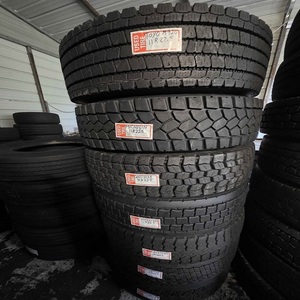 Neumático radial usado 11R22.5 para camión, duradero, para servicio en carretera, con excelente resistencia al desgaste y carcasa recauchutable para un mejor costo. - Product Image 1