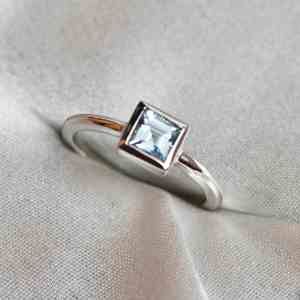 Anillo de Plata de Ley 925 con Baño de Oro y Gema de Aguamarina Natural Corte Princesa, Joyería de Piedra de Nacimiento para Mujer, Ideal para Aniversario de Bodas - Product Image 4