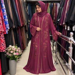 Conjunto de Abaya Islámica Premium con Hiyab |   Elegante Vestido Musulmán Verde para Mujer, Estilo de Oriente Medio, Abaya Verde Oscuro |   Moda Modesta - Product Image 2