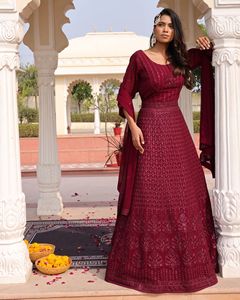 Costume Anarkali pour femmes, élégant, violet, manches 3/4, en crêpe de georgette, semi-couture, pour les mariages et les occasions festives - Product Image 2