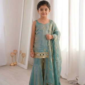 Ensemble Kurta Sharara pour filles en bleu sarcelle avec dupatta |   Costume ethnique pour enfants avec broderie |   Tenue de fête de mariage festive pour filles - Product Image 1