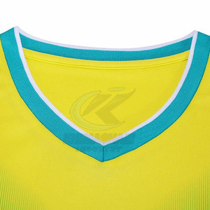 Material ligero con control de humedad para un juego activo, camiseta de fútbol cómoda y ajustada. - Product Image 2