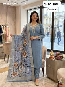 Seda romana de alta calidad con trabajo artesanal Khatli y bordados en el puño y el borde de las mangas, Kurti-Pantalón-Dupatta con flores, exportador indio. - Product Image 6