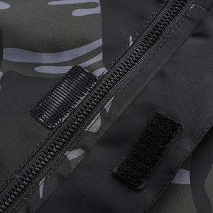 Veste coupe-vent camouflage pour homme à capuche et demi-zip, légère et sportive en polyester, idéale pour l'automne et le streetwear, avec espace pour logo - Product Image 6