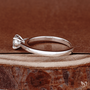Anillo de Diamante Cultivado en Laboratorio de Corte Redondo de 0.50CT, Anillo de Compromiso Clásico Solitario en Oro Blanco de 10k - Product Image 3