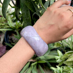 Brazalete de resina con efecto de mármol púrpura radiante, pulsera de Ángel hecha a mano de alta calidad con estilo ancho Kada, joyería de moda gruesa - Product Image 1