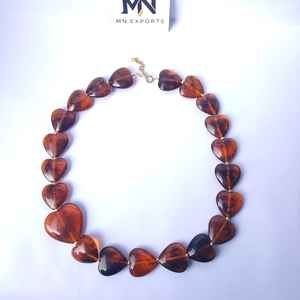 Collar de Resina de Calidad de Exportación con Diseño de Amor - Product Image 3