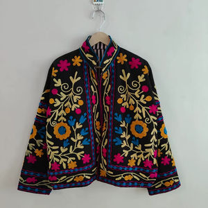 Veste courte en velours brodée Suzani, style indien, faite à la main, unisexe, cadeau pour demoiselle d'honneur, veste d'hiver, veste pour femme - Product Image 1