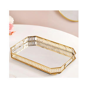 Plateau de service contemporain élégant en métal fait main plateau rectangulaire pour cuisine moderne table à manger bureau et usage festif - Product Image 5