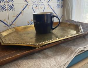 Plateau de service octogonal vintage en laiton, motif floral gravé, plateau décoratif avec bordure perlée pour la maison et la cuisine - Product Image 4