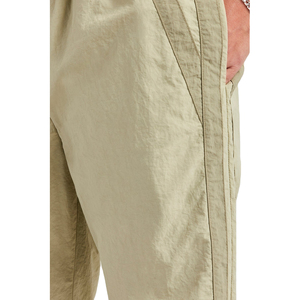 Ensemble coupe-vent et short pour homme en nylon de haute qualité, style streetwear, avec logo personnalisé - Product Image 5